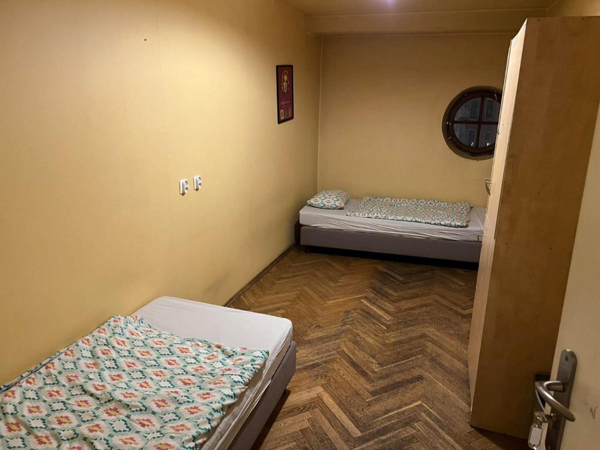 50 People Bis Apartment Krakow Ngoại thất bức ảnh
