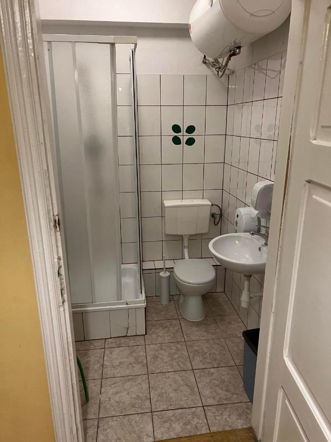 50 People Bis Apartment Krakow Ngoại thất bức ảnh