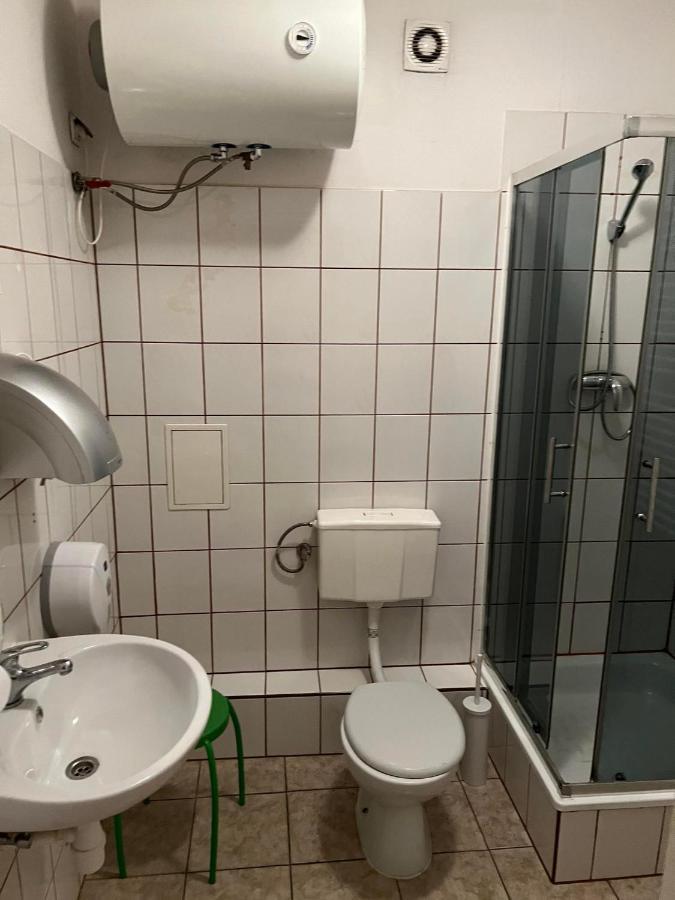 50 People Bis Apartment Krakow Ngoại thất bức ảnh
