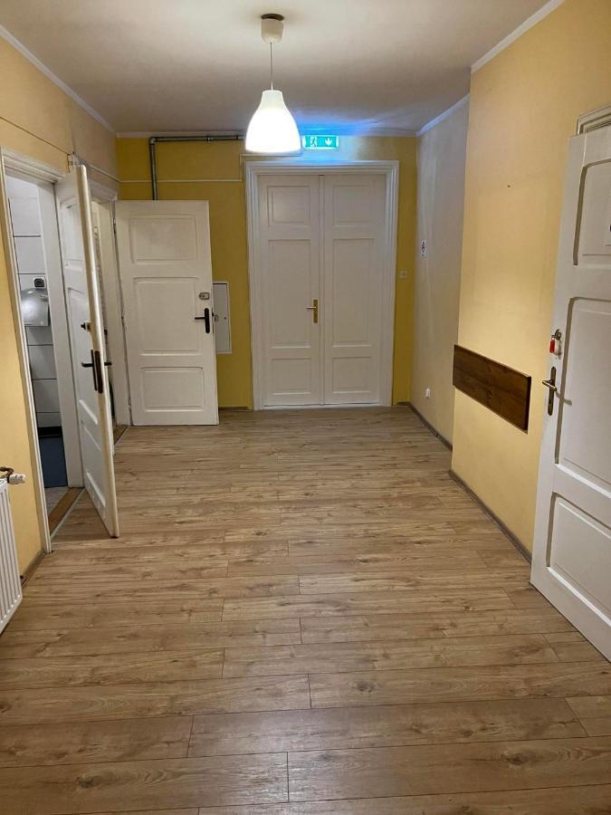 50 People Bis Apartment Krakow Ngoại thất bức ảnh