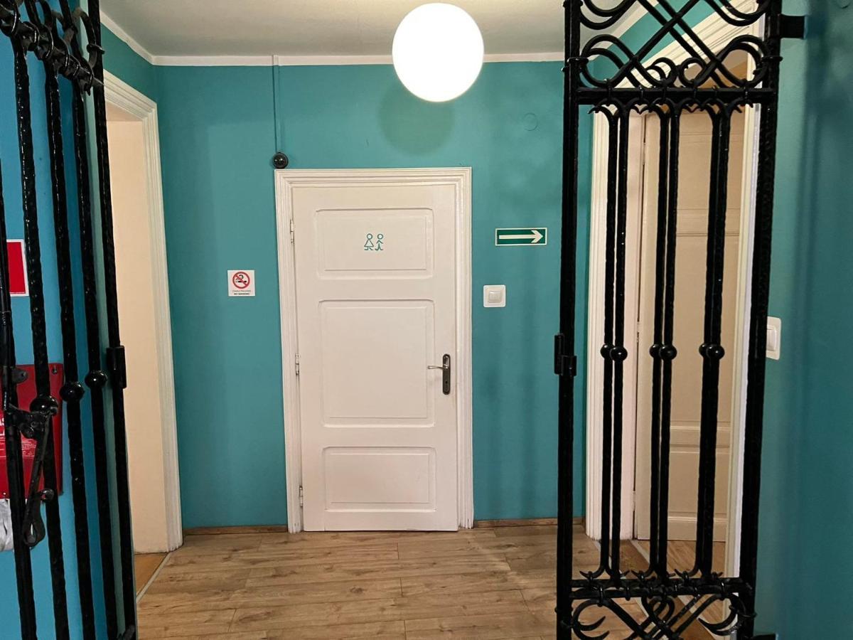 50 People Bis Apartment Krakow Ngoại thất bức ảnh